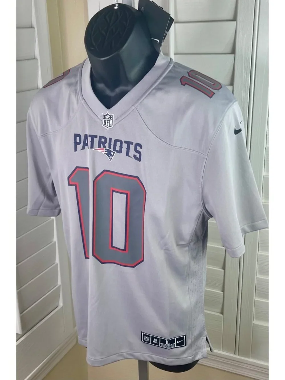 Nike New England Patriots Mac Jones #10 Gray Football Jersey, Youth L 14/16, NWT